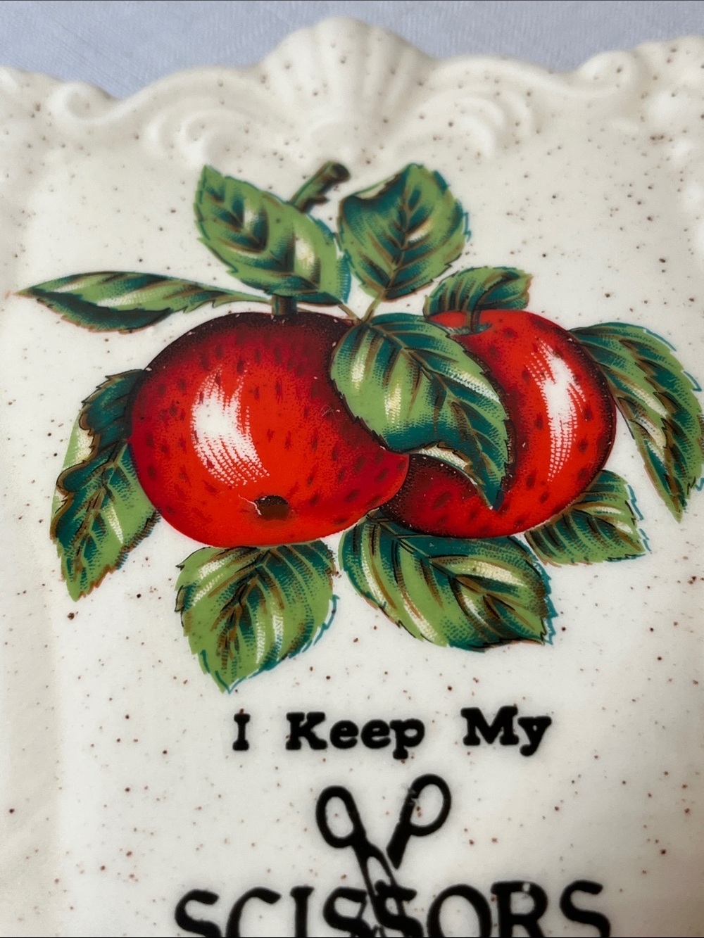 Vintage Ceramic Scissors Holder Rack with Apple Motif
Never lose your scissors! - Picture 10 of 11